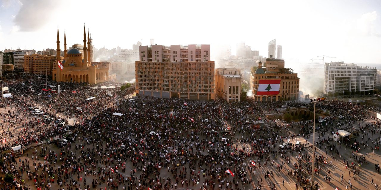 Manifestations de masse à Beyrouth. Les manifestant.e.s occupent des ministères et encerclent le Parlement 