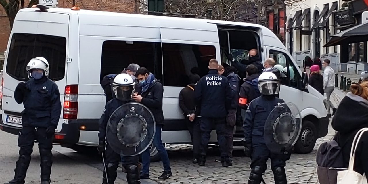 Témoignage : « Lorsque je suis arrivée aux alentours de la gare centrale, le déploiement policier était très impressionnant »