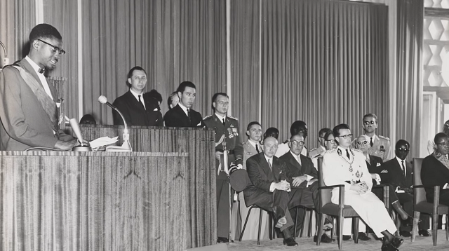 Lors de la proclamation de l’indépendance du Congo le 30 juin 1960, le Premier ministre du Congo, Patrice Emery Lumumba, prononce un discours mémorable (Cliquer sur l’image pour écouter le discours)