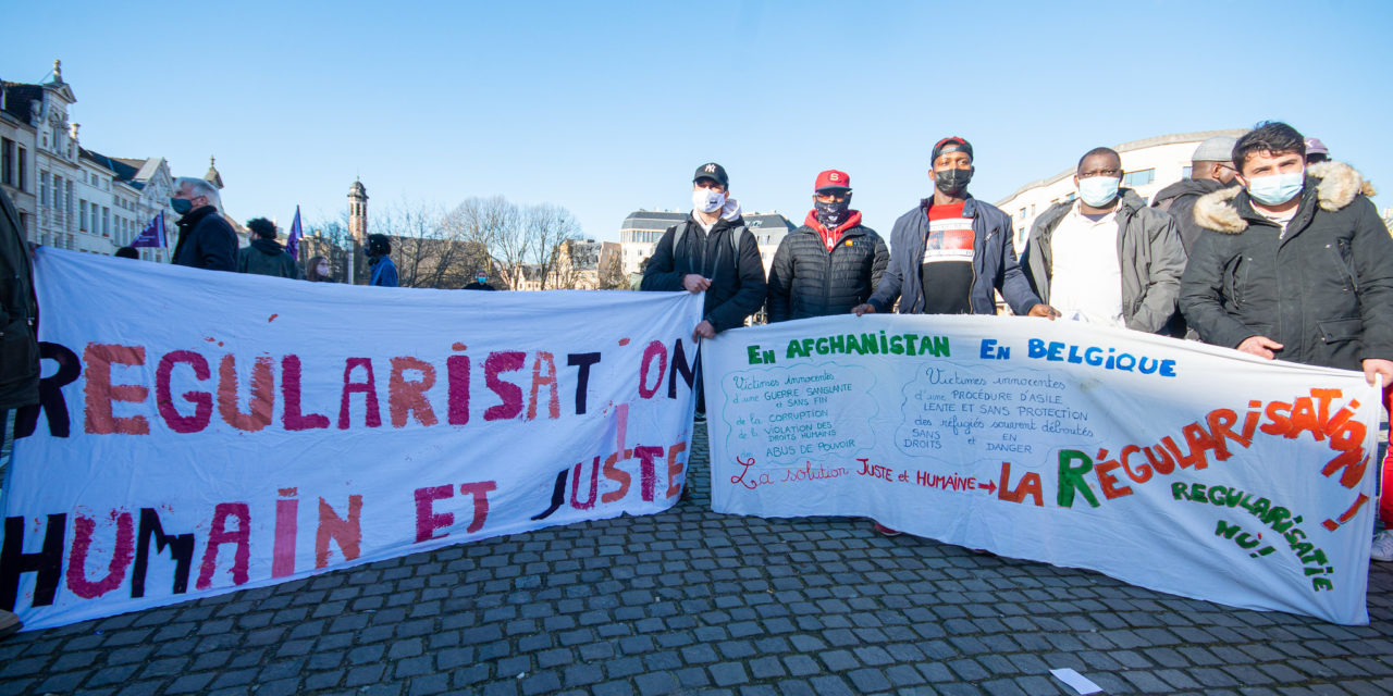 Imposons la régularisation par la lutte !