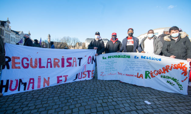 Imposons la régularisation par la lutte !