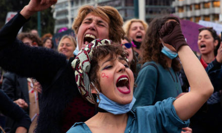 Grèce : Le nouveau mouvement féministe jeune et radical, à l’avant-garde des résistances populaires !