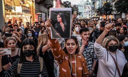 Iran : le régime islamique secoué par une révolte sans précédent