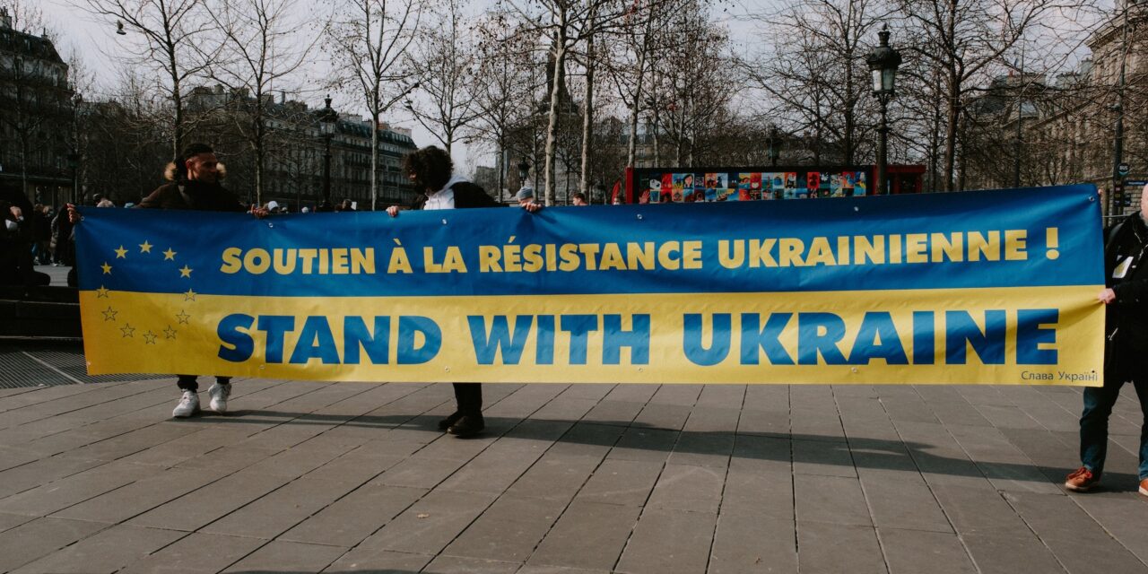 Stop à la guerre menée par la Russie! Manifestation nationale en solidarité avec l’Ukraine