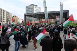 Kundgebung palästinensischer Gruppen auf dem Potsdamer Platz in Berlin am 22. Mai 2021. Manifestation de groupes palestiniens sur la Potsdamer Platz à Berlin le 22 mai 2021