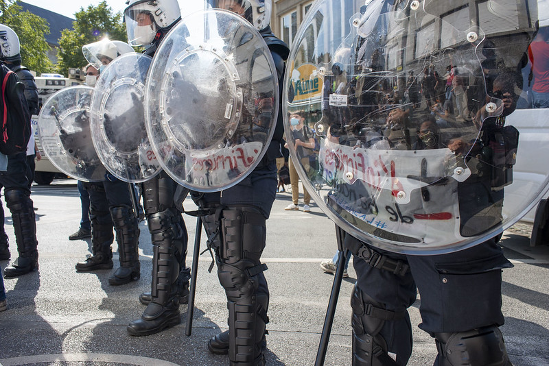 Une loi anti-manifs avec la complicité des «amis politiques»