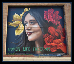 Fresque murale à Londres, Mahsa Jina Amini par Sophie Mess et Peachzz, 2022 (source : flickr)