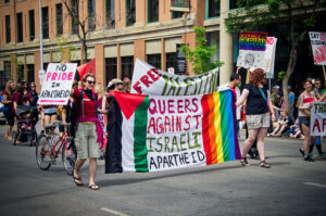 Queers Against Israeli Apartheid Edmonton Pride Parade 2011 Queers contre Apartheid Israélien