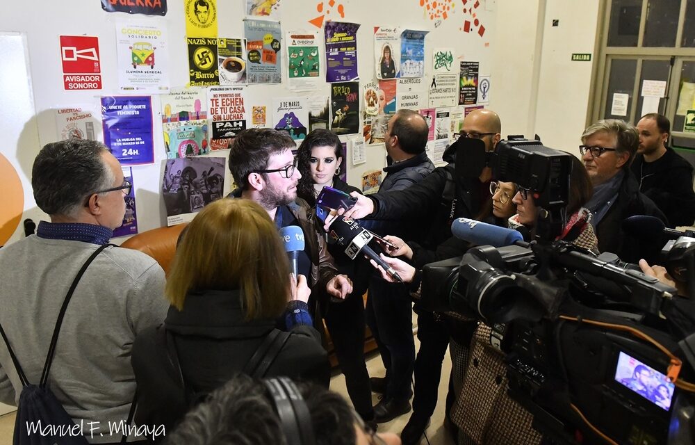 « Un pied dans les institutions, 100 pieds dans la rue »