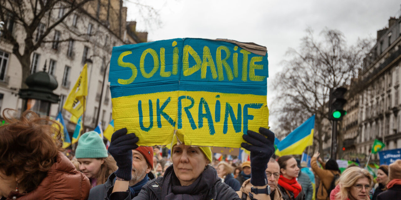 « La gauche devrait soutenir une paix juste pour l’Ukraine, pas un accord Trump-Poutine visant à apaiser l’agresseur » : Un entretien avec le socialiste ukrainien Denys Pilash