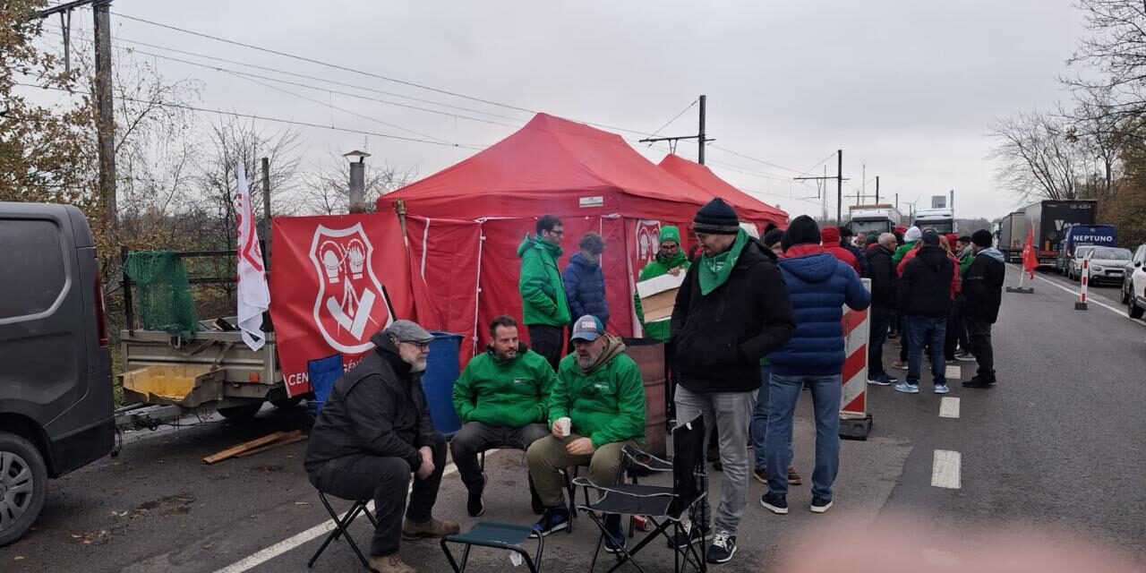 Mobilisation syndicale devant Total Energies à Feluy