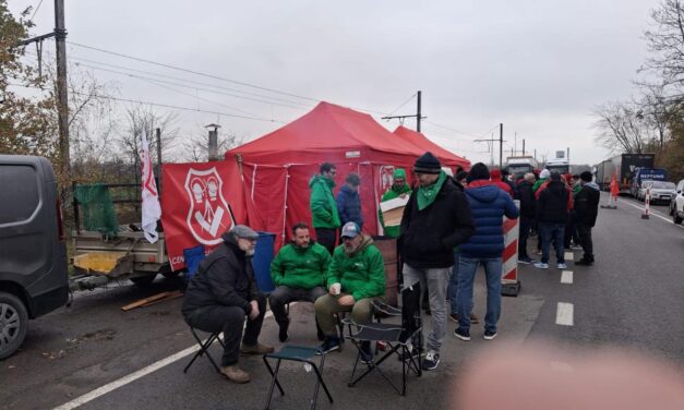 Mobilisation syndicale devant Total Energies à Feluy