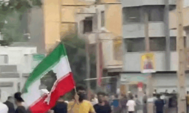 Contre le régime théocratique et autoritaire de l&rsquo;Iran et les ingérences impérialistes : solidarité avec la lutte des peuples d’Iran