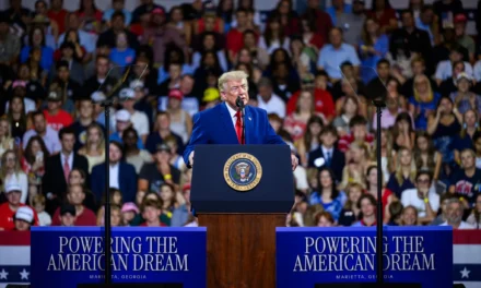 Trump fait campagne sur l’anticommunisme