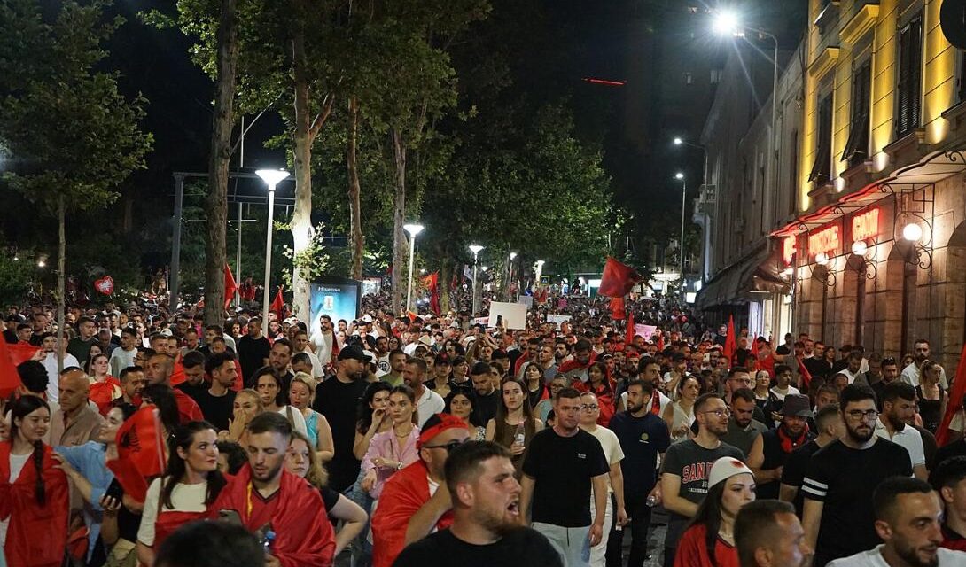 Trois mois de manifestations de masse : à qui appartient l’Albanie ?